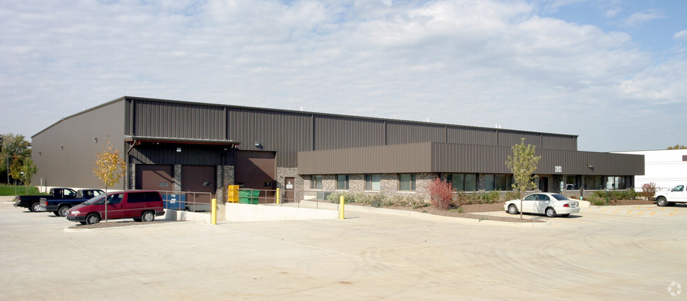 Primary Photo Of 624 Anderson Dr, Romeoville Manufacturing For Lease