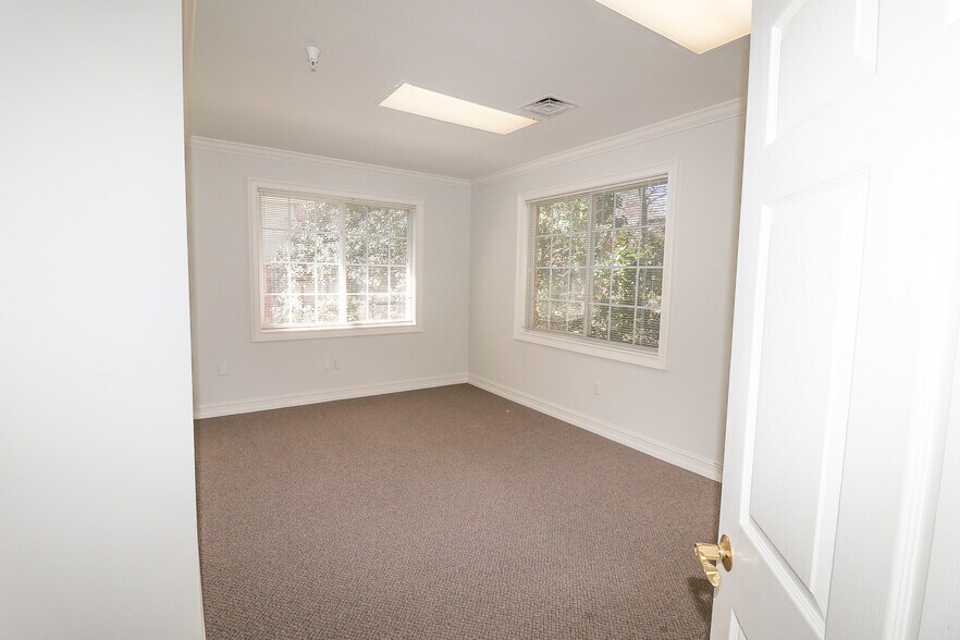 More Photos Of 3225 Shallowford Rd, Marietta Office For Lease
