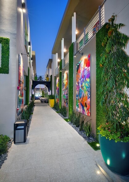 More Photos Of 837 5th Ave S, Naples Storefront Retail Office For Lease