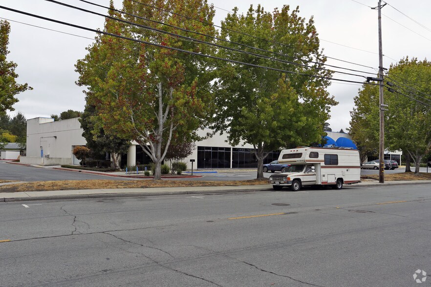 More Photos Of 318-330 Encinal St, Santa Cruz Light Distribution For Lease