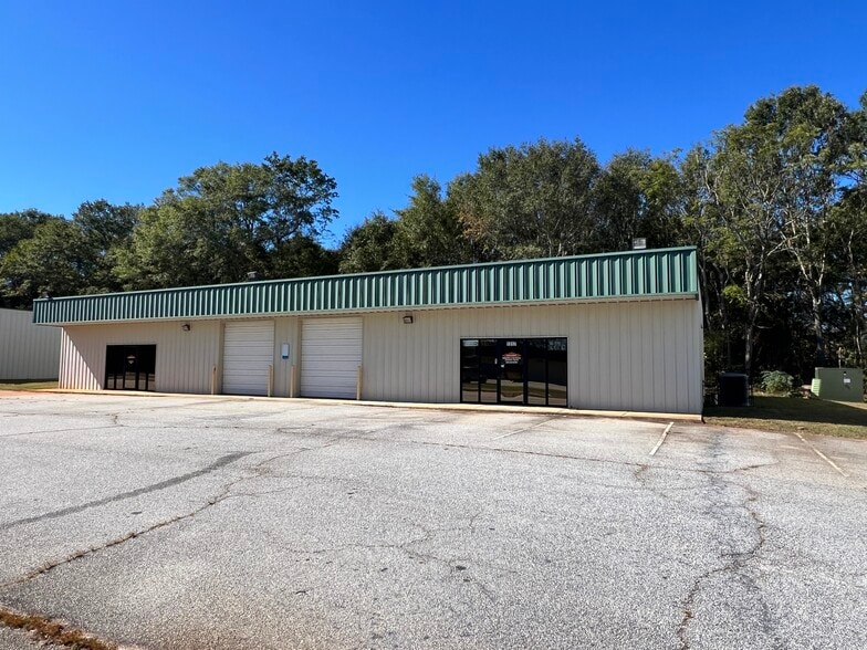 More Photos Of 1317 Cedar Lane Rd, Greenville Light Manufacturing For Lease