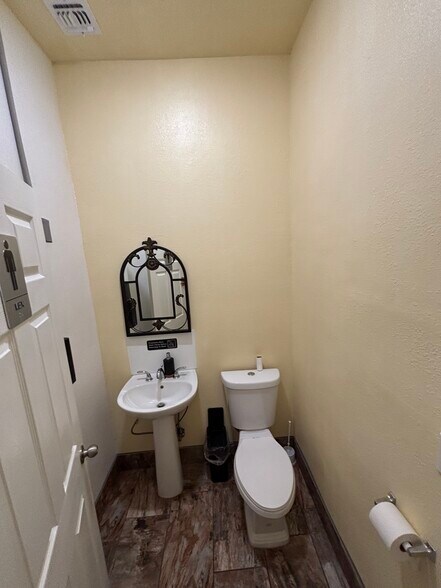 More Photos Of 119 E Speedway Blvd, Tucson Restaurant For Sale