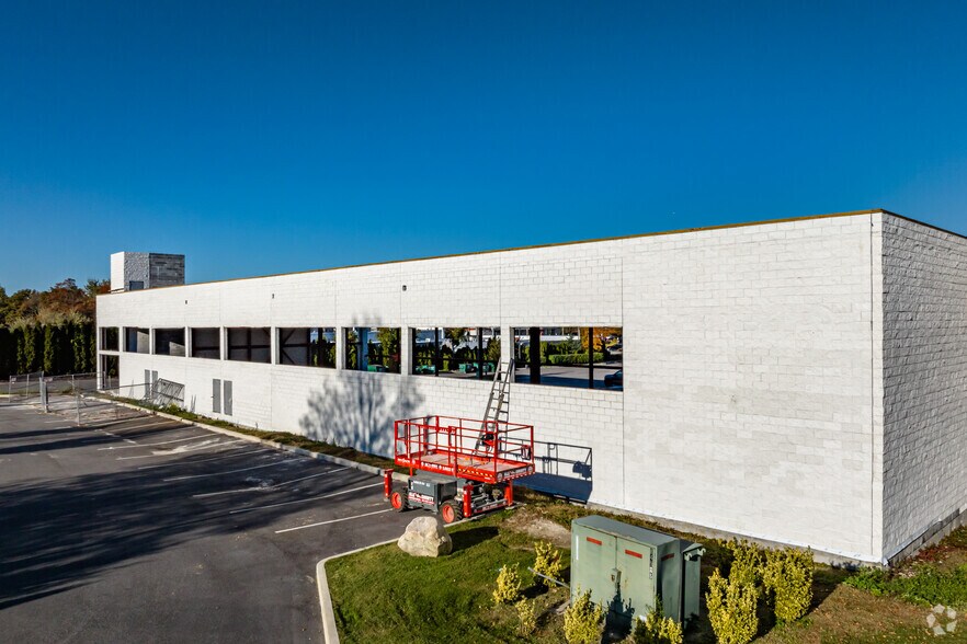 More Photos Of 1870 E Jericho Tpke, Huntington General Retail For Lease