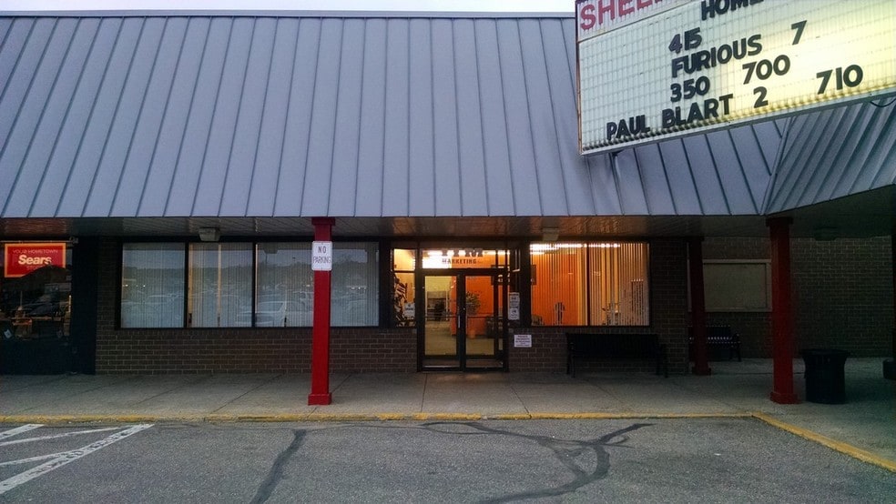 More Photos Of 300-499 Downtowner Plz, Coshocton General Retail For Sale