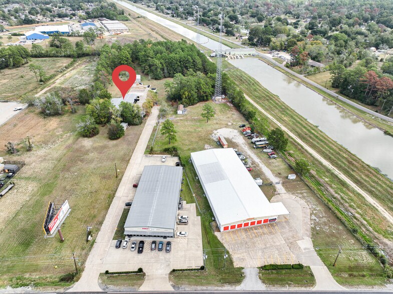 More Photos Of 7415 Eastex Freeway Plaza, Beaumont Industrial For Sale