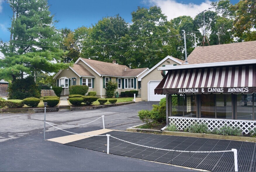 More Photos Of 2567 Cranberry Hwy, Wareham General Retail For Sale