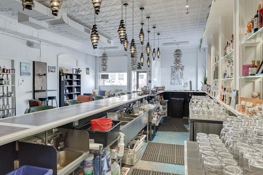 More Photos Of 1915 19th & Leavenworth Building, Omaha Restaurant For Lease