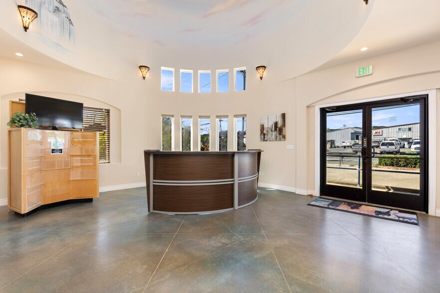 More Photos Of 2480 S Main St, Lakeport Office For Sale