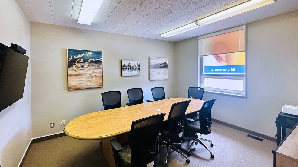 More Photos Of 601 7 St E, Drumheller Office For Sale