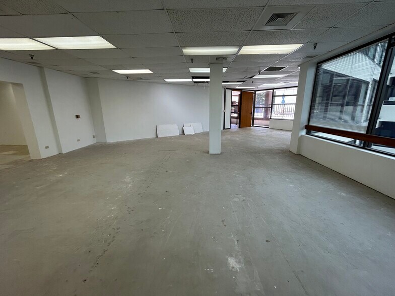 More Photos Of 444 Hobron Ln, Honolulu Coworking Space