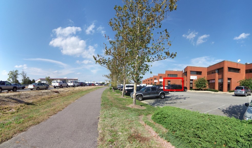More Photos Of 8245 Backlick Rd, Lorton Showroom For Lease
