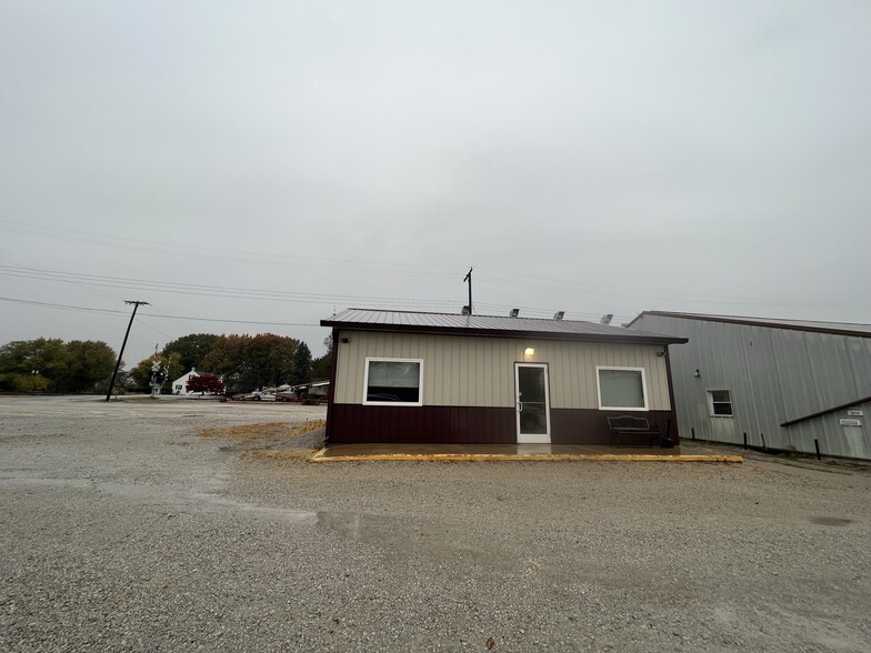 Primary Photo Of 307 Railroad, Blue Mound General Retail For Sale