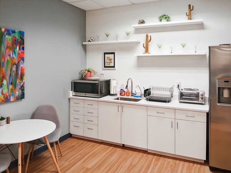 More Photos Of 16930 E Palisades Blvd, Fountain Hills Coworking Space