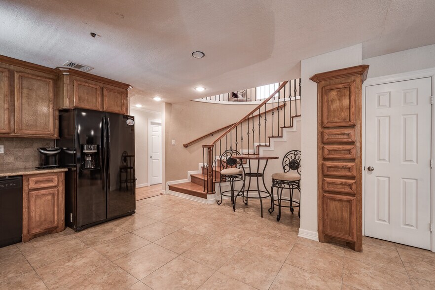 More Photos Of 16111 Porter Ln, Porter Flex For Sale
