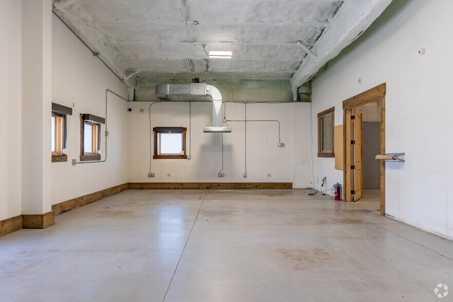 More Photos Of 72399 US Highway 40, Tabernash Showroom For Sale