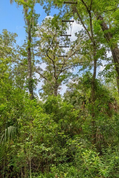 More Photos Of 6440 Cedar Ln, Brooksville Sports And Entertainment For Sale