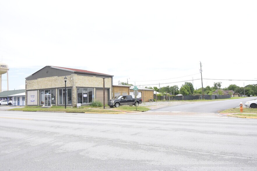 More Photos Of 621 W Main St, La Porte Warehouse For Lease