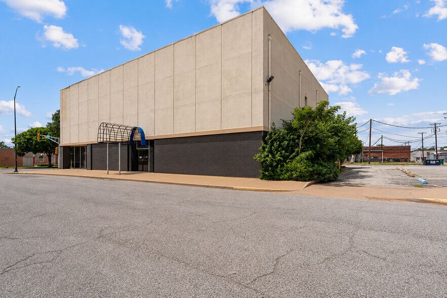 More Photos Of 317 E 3rd St, Burkburnett Bank For Sale