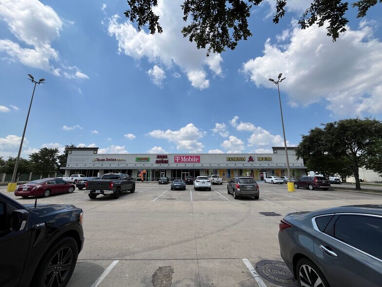 More Photos Of 10208 Beechnut St, Houston Unknown For Lease