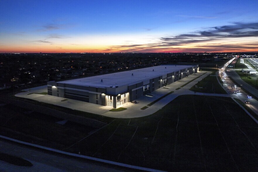 More Photos Of 2801 N State Highway 78, Wylie Warehouse For Lease