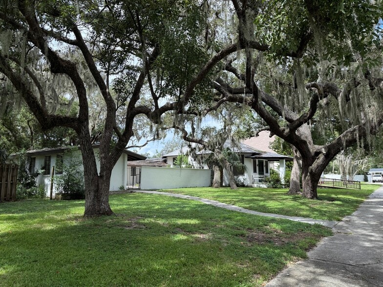 More Photos Of 18-20 E Pleasant St, Avon Park Religious Facility For Sale