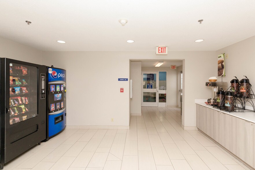 More Photos Of 424 20th S St, New Ulm Hotel For Sale
