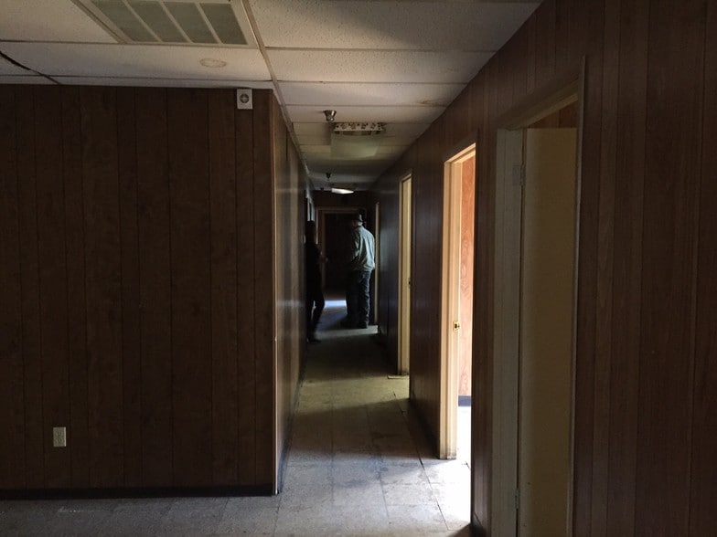 More Photos Of 400 N Harvey St, Seminole Manufacturing For Lease