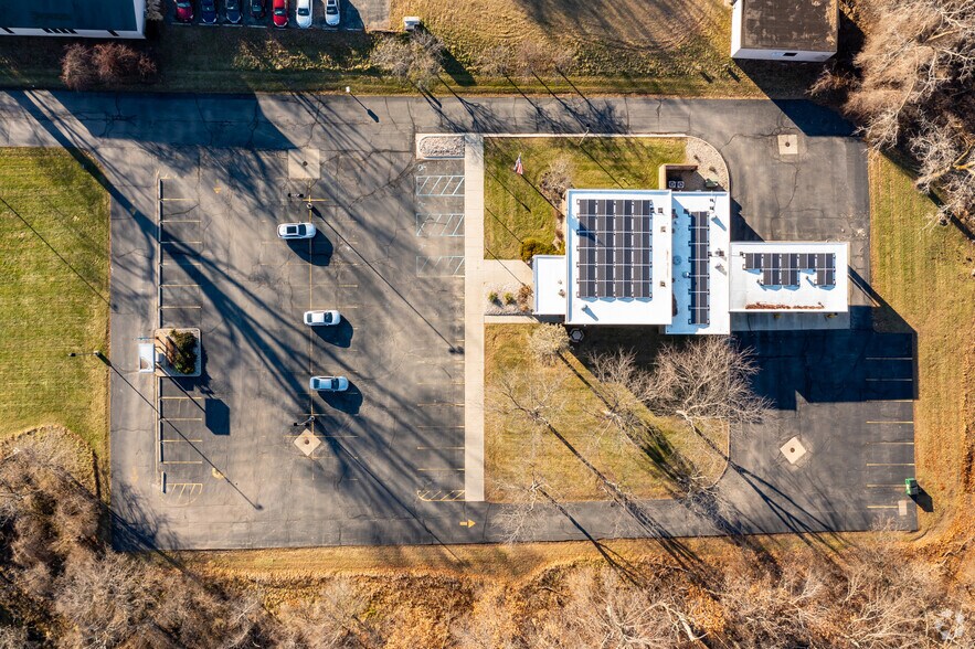 More Photos Of 14206 N Fenton Rd, Fenton Freestanding For Lease