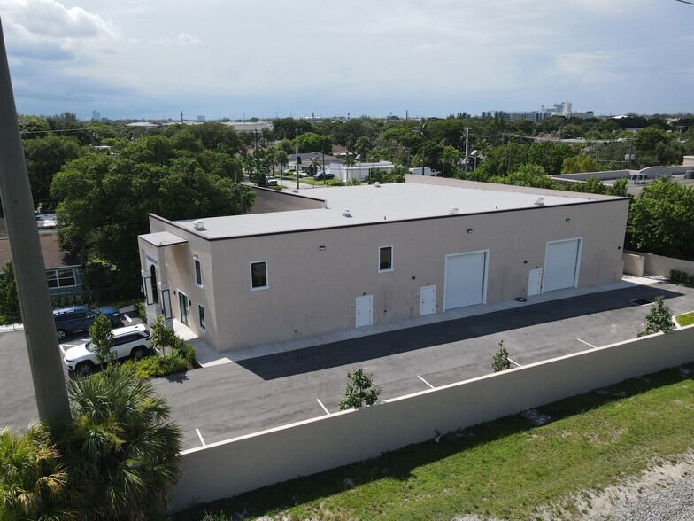 More Photos Of 684 SW 7th Ter, Dania Beach Warehouse For Lease