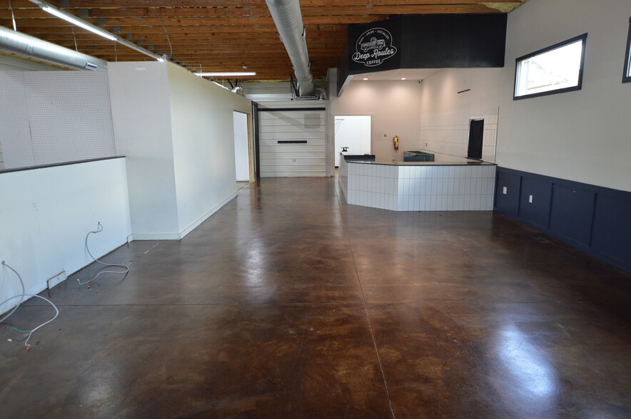 More Photos Of 215 Shannon Rd E, Sulphur Springs Freestanding For Sale
