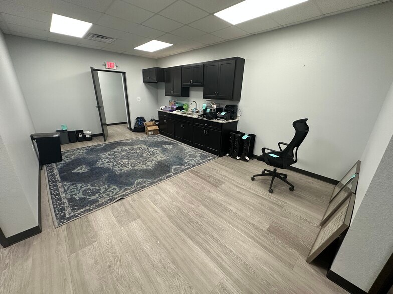 More Photos Of 10911 County Rd 74 rd, Midland Warehouse For Lease