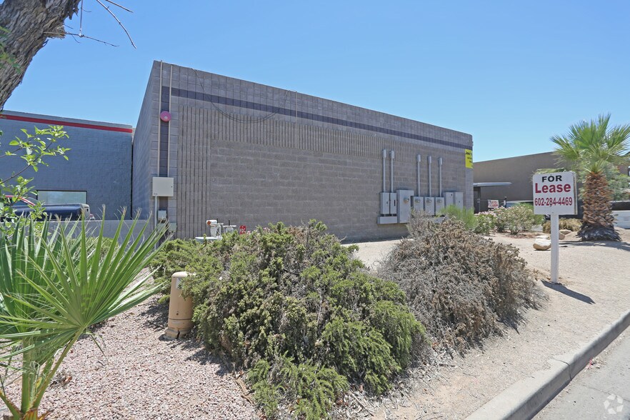 More Photos Of 7323 W Carole Ln, Glendale Light Distribution For Lease