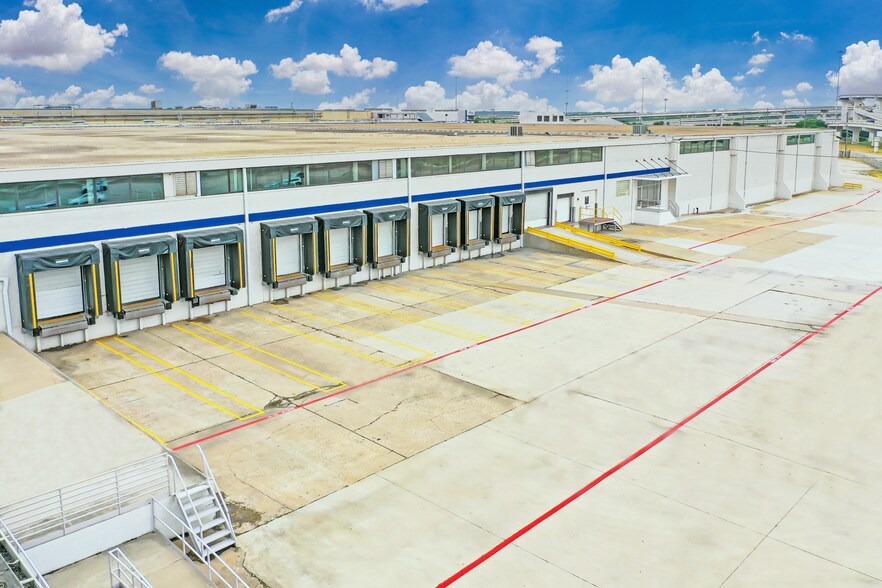 More Photos Of 5500 South Fwy, Fort Worth Unknown For Lease