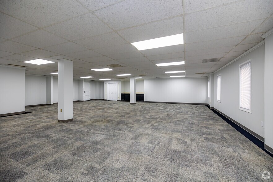 More Photos Of 6230-6360 Busch Blvd, Columbus Unknown For Lease