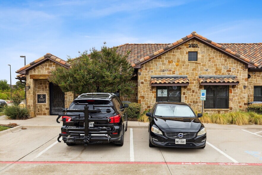 More Photos Of 2101 E Kirkwood Blvd, Southlake Office For Lease