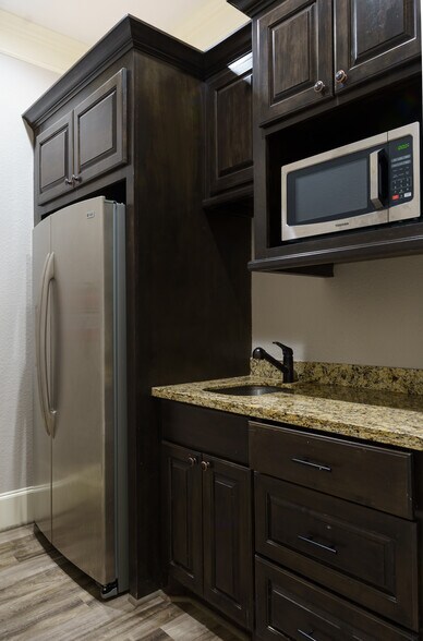 More Photos Of 12243 Queenston Blvd, Houston Medical For Sale