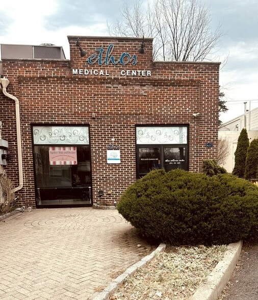 Primary Photo Of 125 N Dean St, Englewood Office For Lease