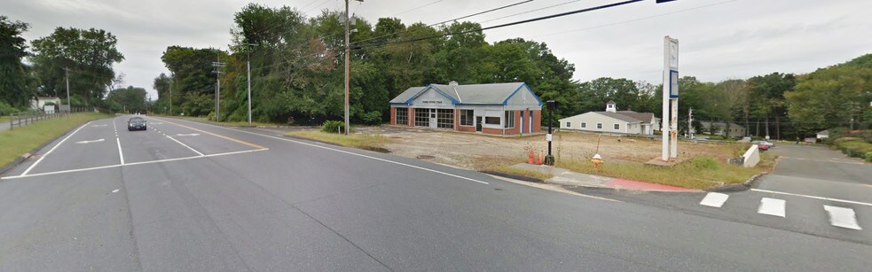 Primary Photo Of 575 Middle Tpke, Mansfield Service Station For Sale