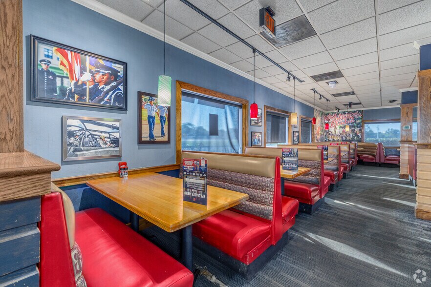 More Photos Of 700 S Kansas Ave, Clinton General Retail For Sale