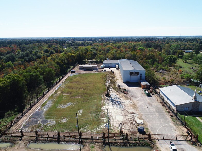 More Photos Of 3701 10th St, Brookshire Warehouse For Lease