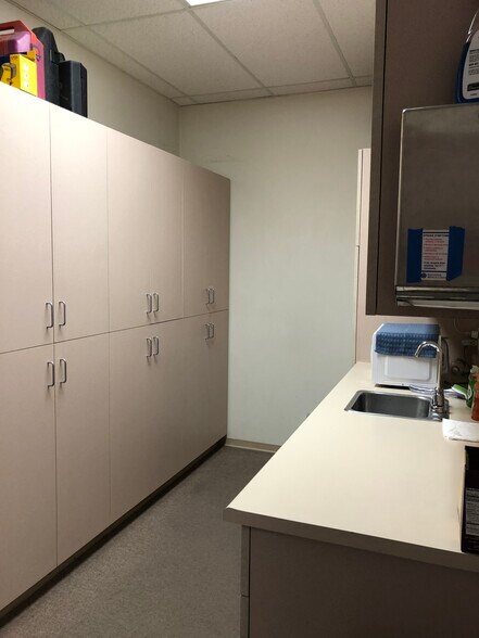 More Photos Of 77876 Wildcat Dr, Palm Desert Warehouse For Lease