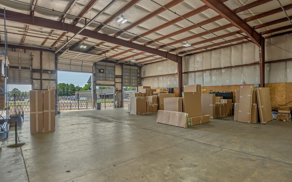 More Photos Of 7330 Julie Francis Dr, Shreveport Warehouse For Lease