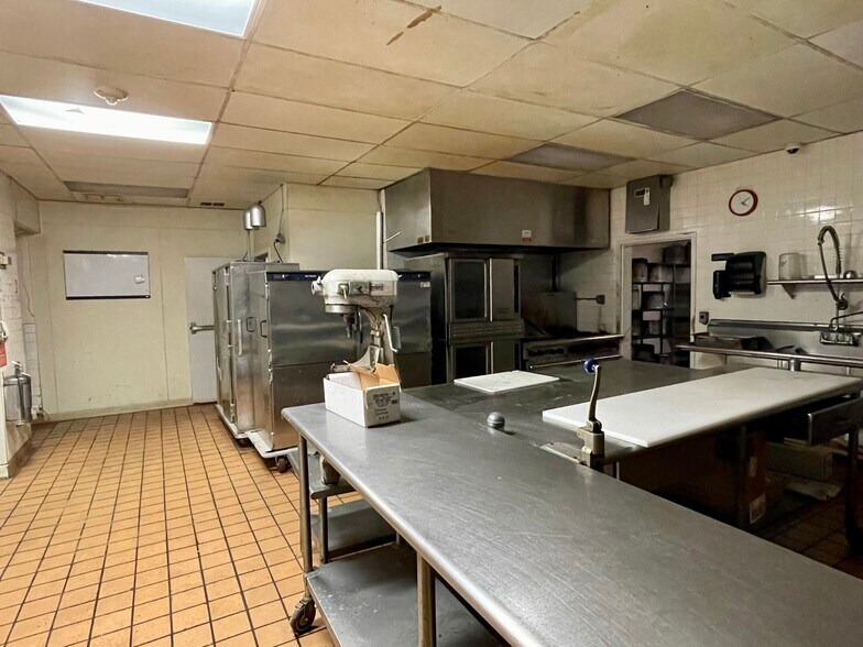 More Photos Of 901 Dual Hwy, Hagerstown Restaurant For Sale