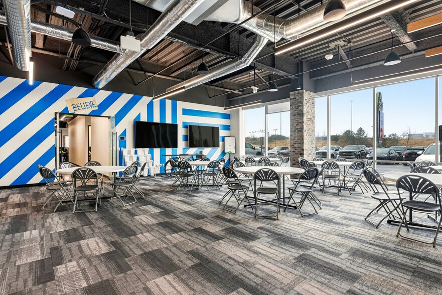 More Photos Of 2100 W Pleasant Grove Blvd, Pleasant Grove Office For Lease