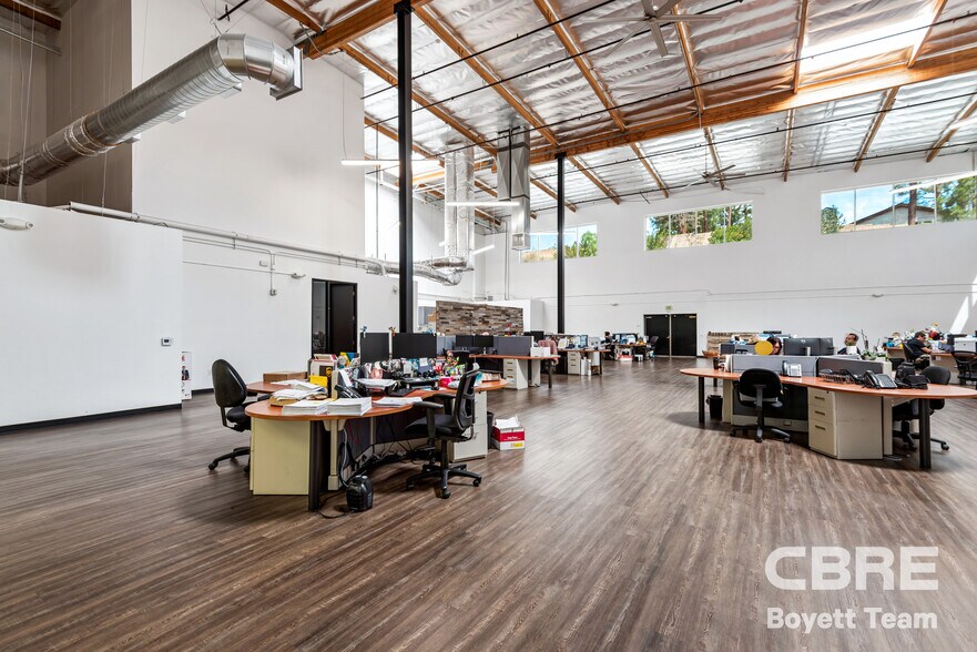 More Photos Of 26025 Mureau Rd, Calabasas Office For Sale