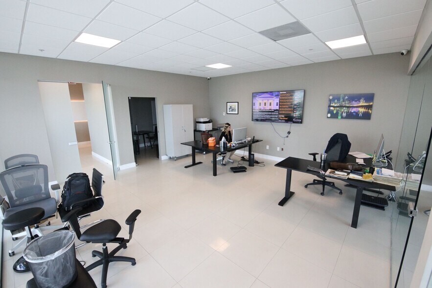 More Photos Of 175 SW 7th St, Miami Medical For Lease