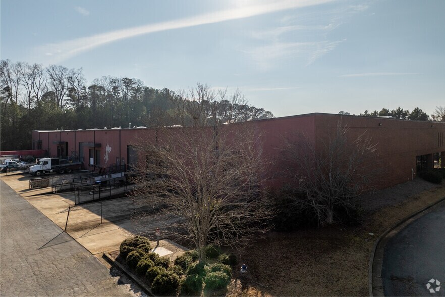 More Photos Of 115-131 Smoke Hill Ln, Woodstock Distribution For Lease