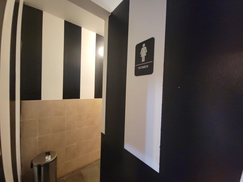 More Photos Of 244 Mulberry St, Newark Storefront Retail Residential For Lease