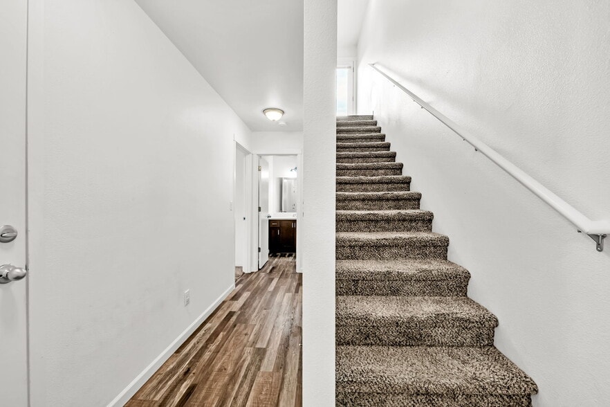 More Photos Of 3942 Ward Dr NE, Salem Apartments For Sale