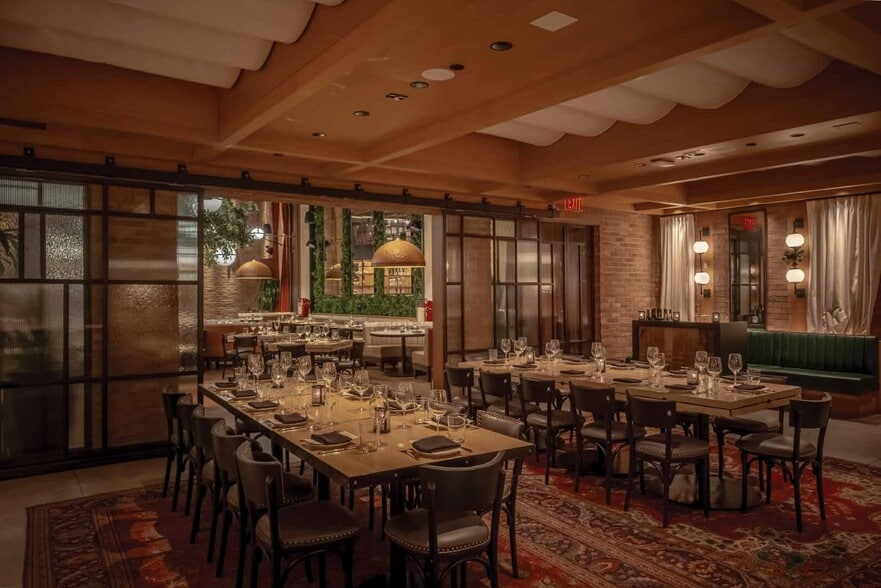 More Photos Of 650 N La Cienega Blvd, West Hollywood Restaurant For Lease